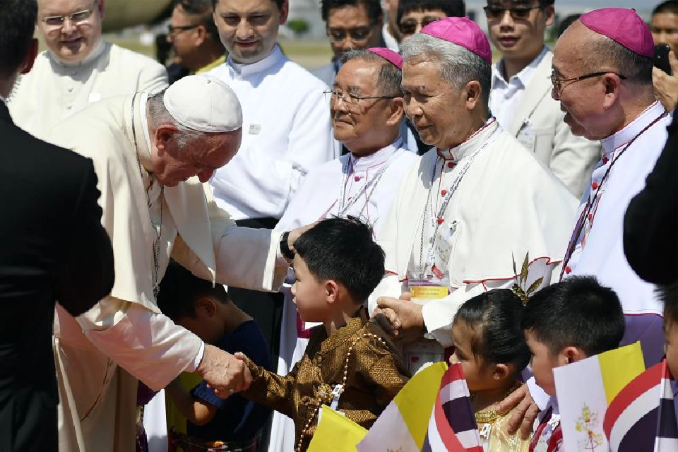 "โป๊ปฟรันซิส"เสด็จถึงไทยแล้ว 