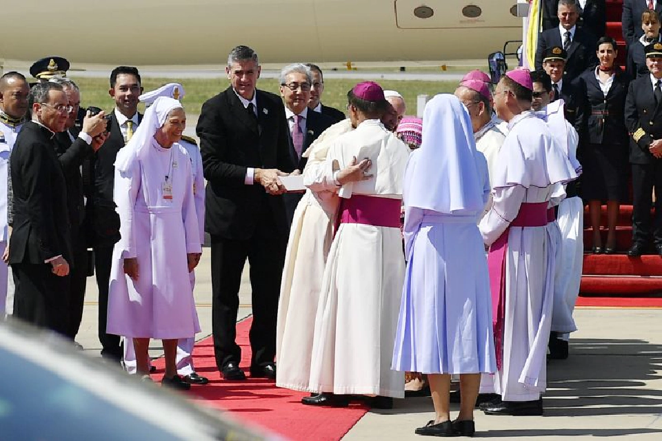 "โป๊ปฟรันซิส"เสด็จถึงไทยแล้ว 