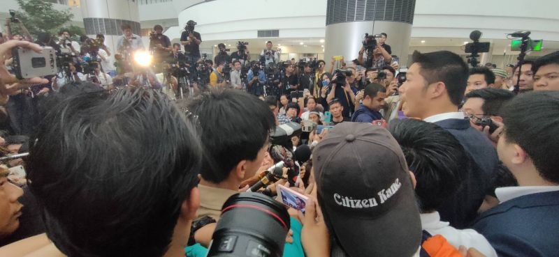 “ธนาธร” ประกาศนั่งหัวหน้า “อนาคตใหม่ต่อ” 
