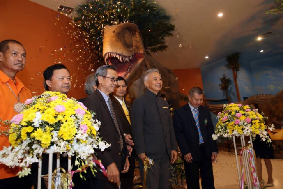 สุวัจน์ปลื้ม นักวิจัยให้ชื่อไดโนเสาร์พันธุ์ใหม่ “สยามแรพเตอร์ สุวัจน์ติ”