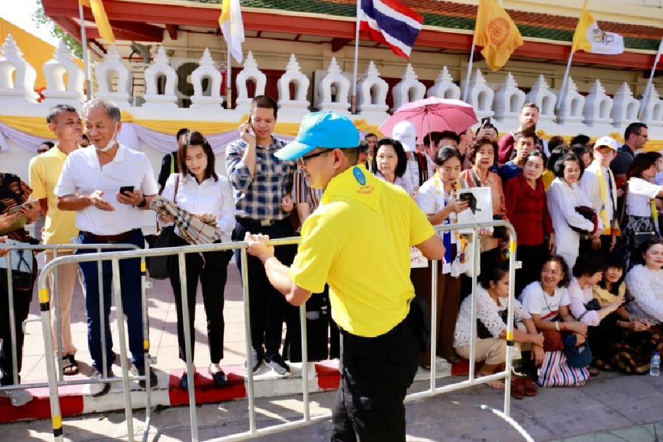 จิตอาสาร่วมให้บริการประชาชนที่มารับโป๊บฟรานซิส