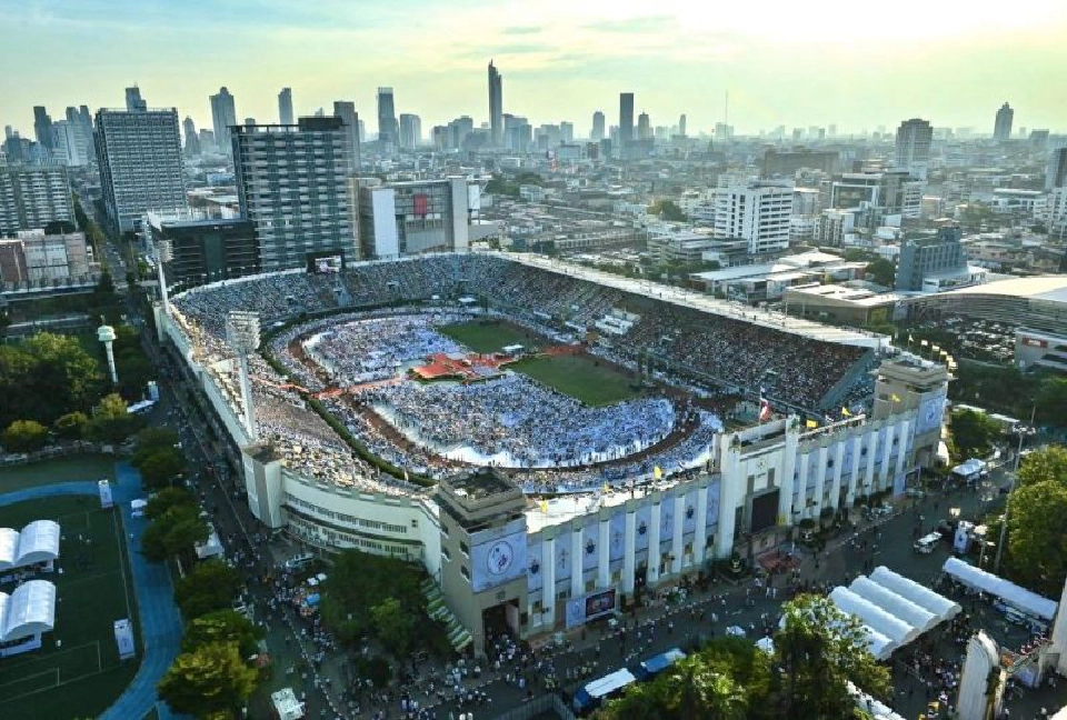 จิตอาสาร่วมให้บริการประชาชนที่มารับโป๊บฟรานซิส