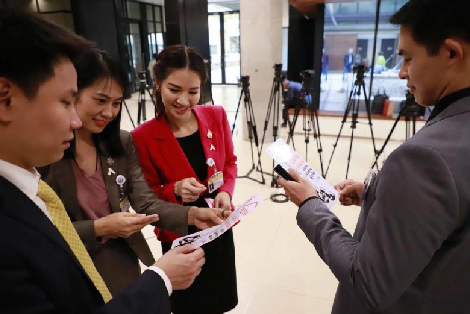 2ส.ส.หญิงรณรงค์ยุติความรุนแรงในครอบครัว