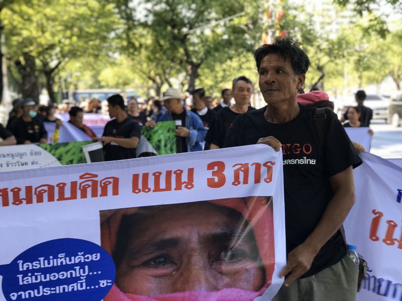 มาแล้ว! ม็อบเกษตรกรชุดดำค้านแบน 3 สาร