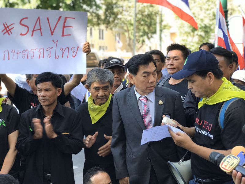 มาแล้ว! ม็อบเกษตรกรชุดดำค้านแบน 3 สาร