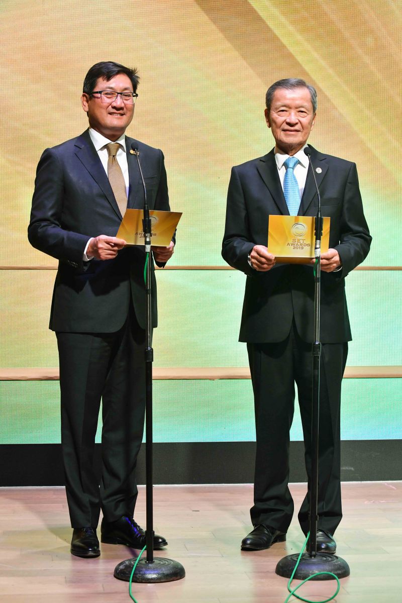 ซีอีโอ KTC และ MOONG คว้า Best CEO  