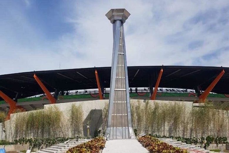 กระถางไฟที่มีข้อกล่าวหาในเรื่องการใช้งบจัดสร้างเกือบ 30 ล้านบาท