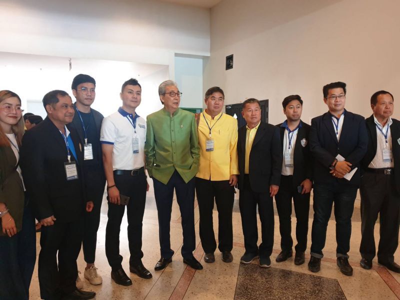  “สมคิด”ขอทุกฝ่ายสามัคคีร่วมแก้เศรษฐกิจ 