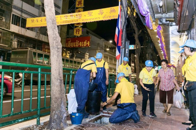 จิตอาสาปรับภูมิทัศน์เยาวราชรับเสด็จ ในหลวง-พระราชินี 