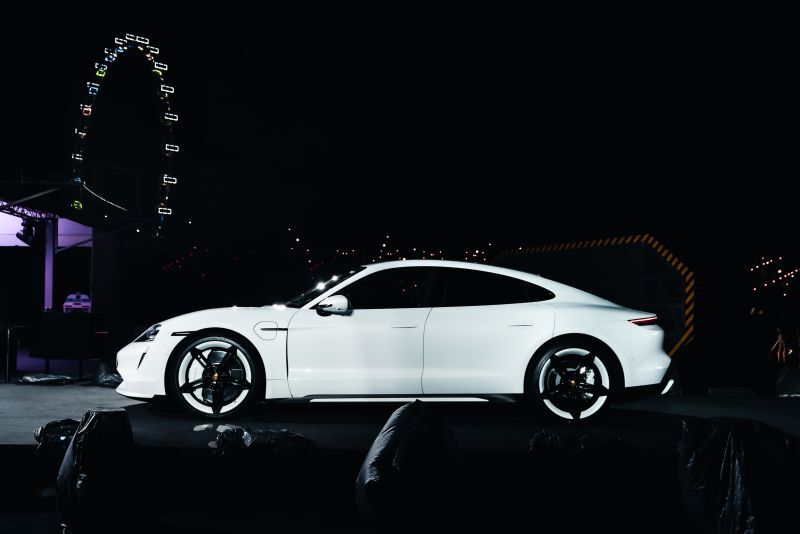 ปอร์เช่ เปิดรถ EV “ไทคานน์” ในธีมสตาร์วอร์ 