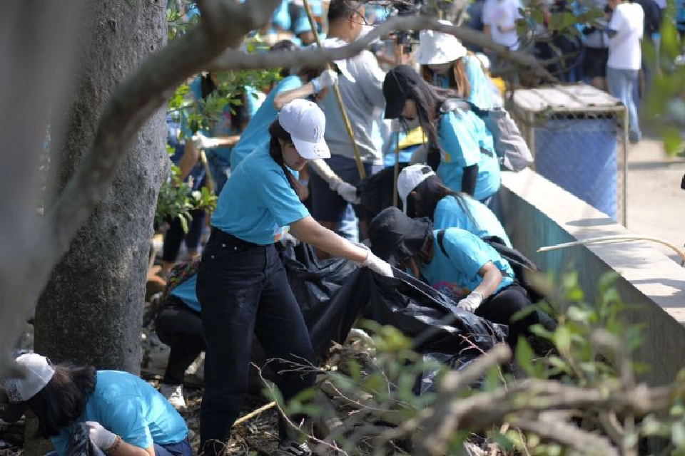     เป๊ก ผลิตโชค นำจิตอาสา ทำCSRบางตะบูน 