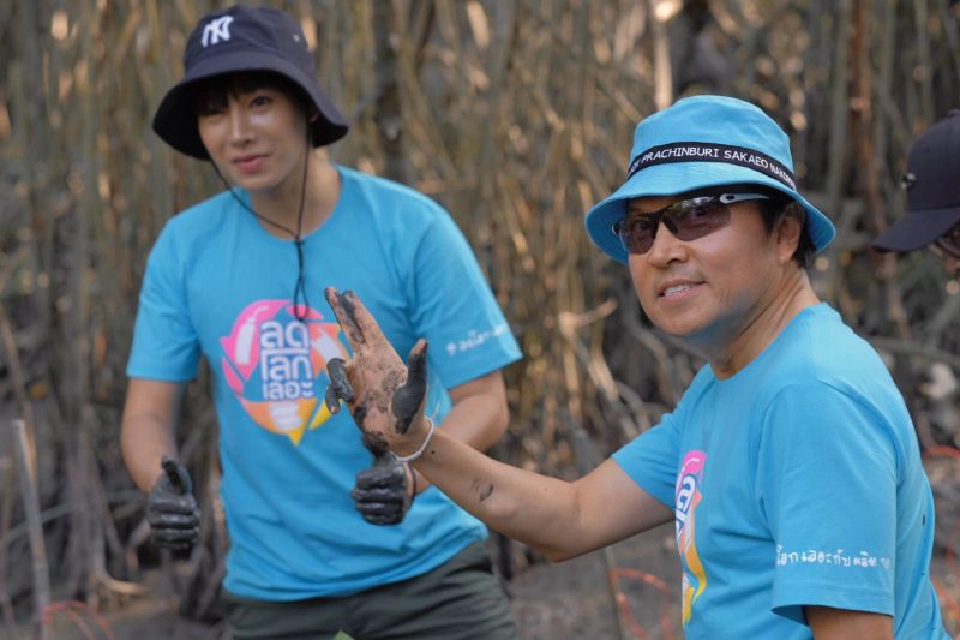     เป๊ก ผลิตโชค นำจิตอาสา ทำCSRบางตะบูน 