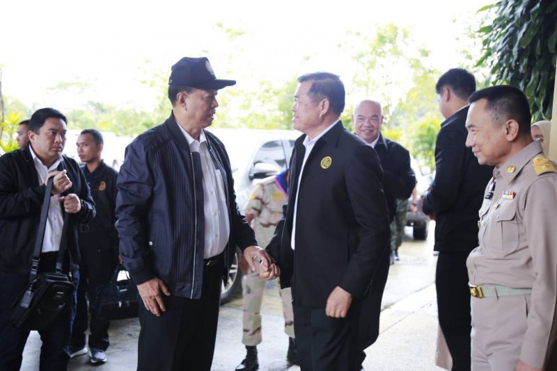 มท.2 เยี่ยมเยียนให้กำลังใจผู้ประสบอุทกภัย