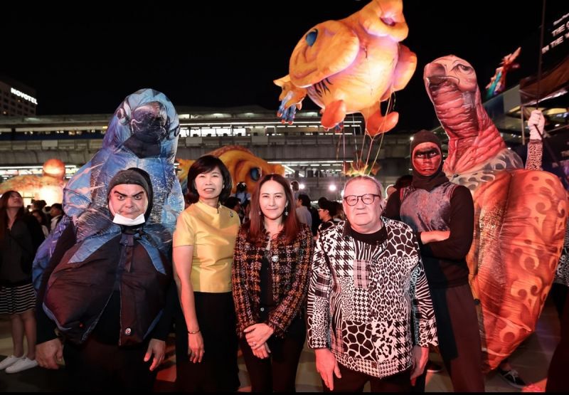 รีบพาคนรักไปดู "บอลลูนยักษ์แฟนตาซี" หน้าพารากอน
