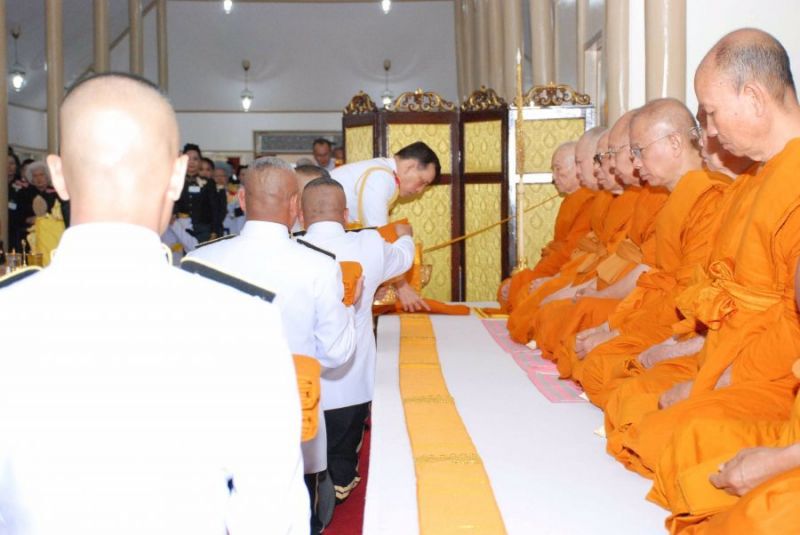 'ในหลวง-ราชินี' เสด็จฯพระราชทานเพลิงศพ 'พล.อ.เปรม'