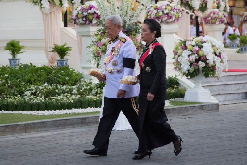 'ในหลวง-ราชินี' เสด็จฯพระราชทานเพลิงศพ 'พล.อ.เปรม'