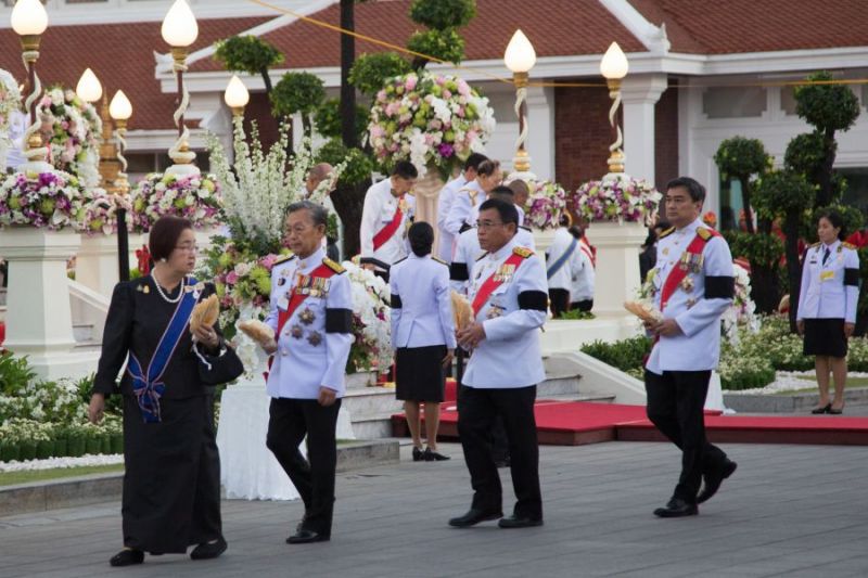 'ในหลวง-ราชินี' เสด็จฯพระราชทานเพลิงศพ 'พล.อ.เปรม'
