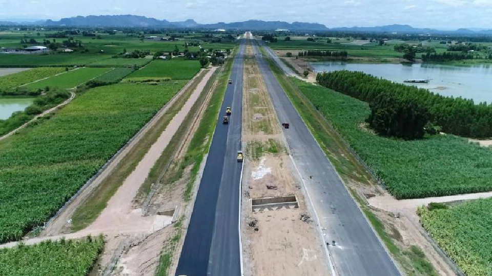 เดินเครื่องจักรลุยมอเตอร์เวย์บางใหญ่