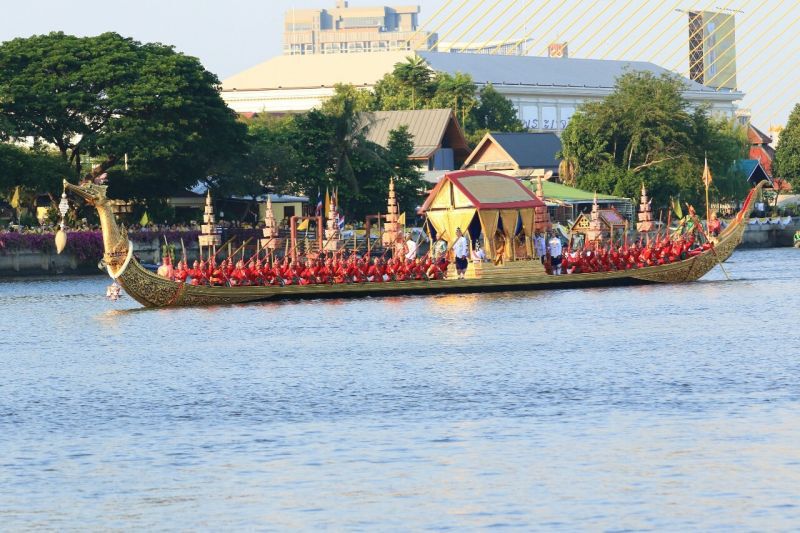 พระบาทสมเด็จพระเจ้าอยู่หัว เสด็จฯเลียบพระนคร โดยขบวนพยุหยาตราทางชลมารค(ภาพชุด)