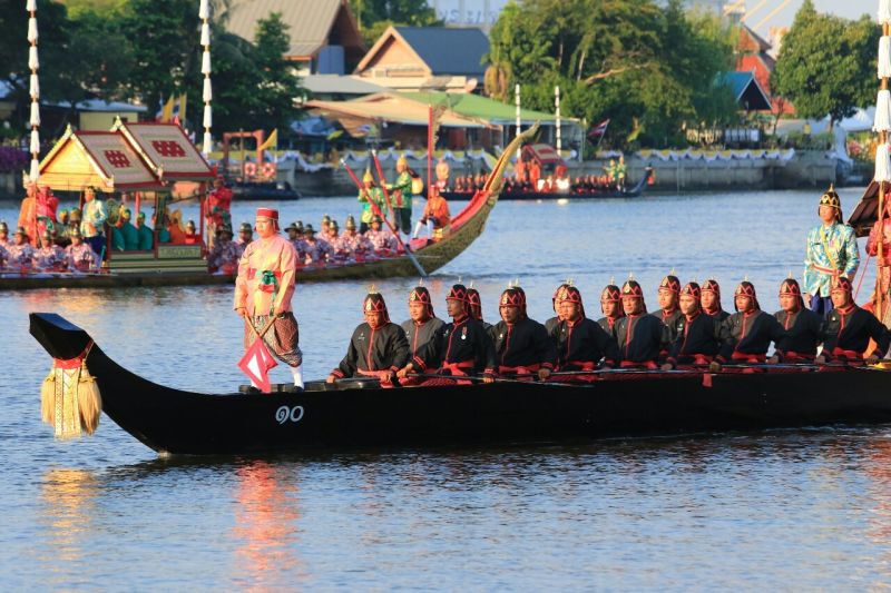 พระบาทสมเด็จพระเจ้าอยู่หัว เสด็จฯเลียบพระนคร โดยขบวนพยุหยาตราทางชลมารค(ภาพชุด)