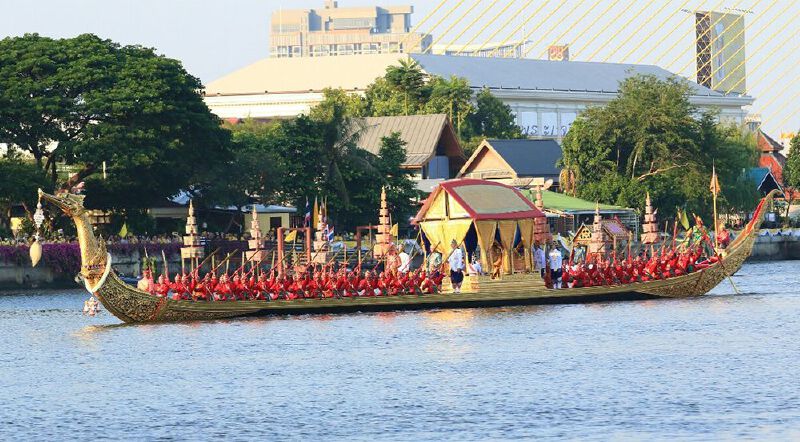พระบาทสมเด็จพระเจ้าอยู่หัว เสด็จฯเลียบพระนคร โดยขบวนพยุหยาตราทางชลมารค(ภาพชุด)