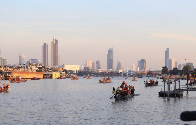 พระบาทสมเด็จพระเจ้าอยู่หัว เสด็จฯเลียบพระนคร โดยขบวนพยุหยาตราทางชลมารค(ภาพชุด)