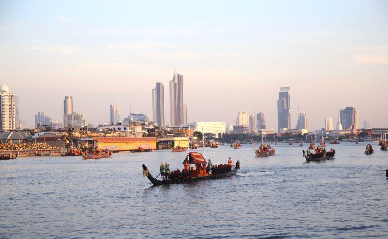 พระบาทสมเด็จพระเจ้าอยู่หัว เสด็จฯเลียบพระนคร โดยขบวนพยุหยาตราทางชลมารค(ภาพชุด)