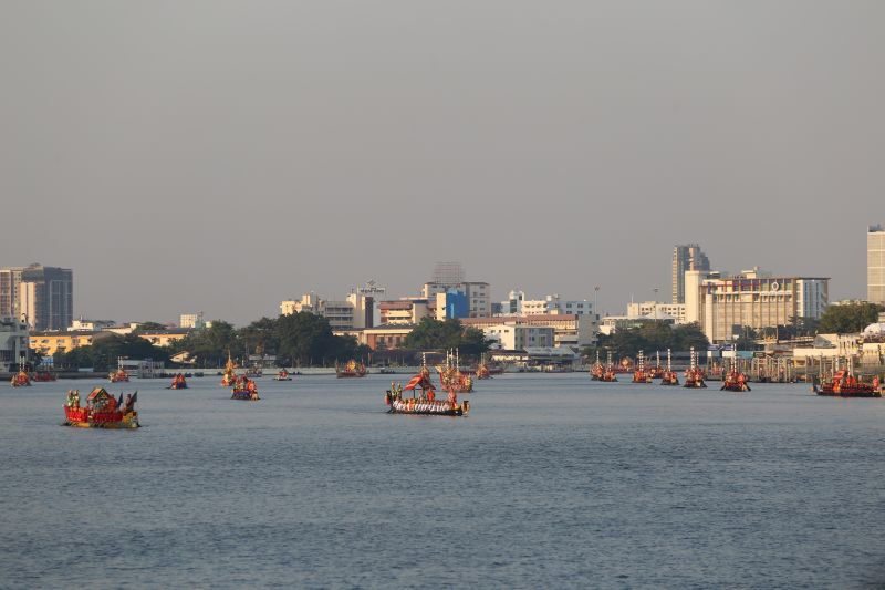 พระบาทสมเด็จพระเจ้าอยู่หัว เสด็จฯเลียบพระนคร โดยขบวนพยุหยาตราทางชลมารค(ภาพชุด)
