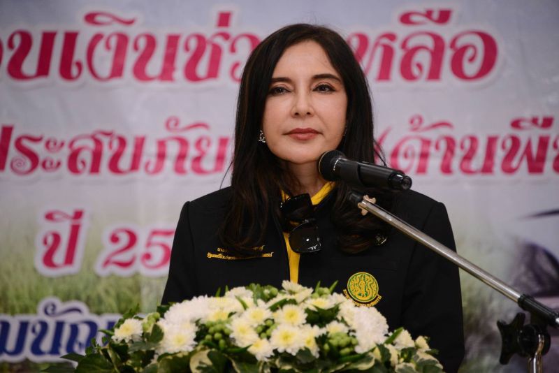 ‘มนัญญา’มอบเงินเยียวยาช่วยภัยแล้งอุทัยธานี