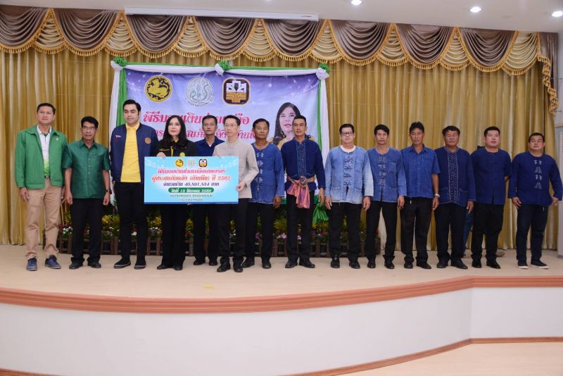 ‘มนัญญา’มอบเงินเยียวยาช่วยภัยแล้งอุทัยธานี