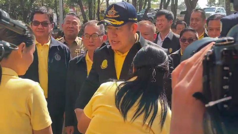 ‘ธรรมนัส’ มอบที่ดินทำกินผู้ยากไร้