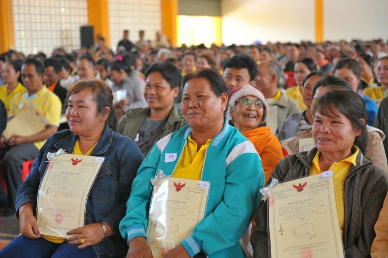 ‘ธรรมนัส’ มอบที่ดินทำกินผู้ยากไร้
