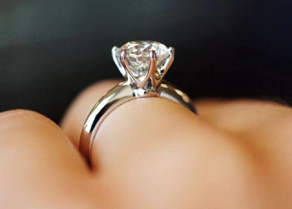 หนามเตย ทิฟฟานี่