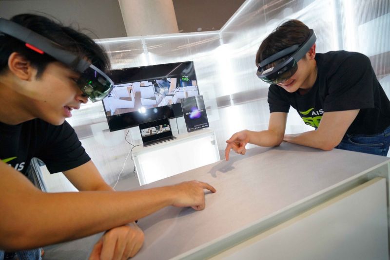 AIS ดัน 5G  บุกสามย่านมิตรทาวน์