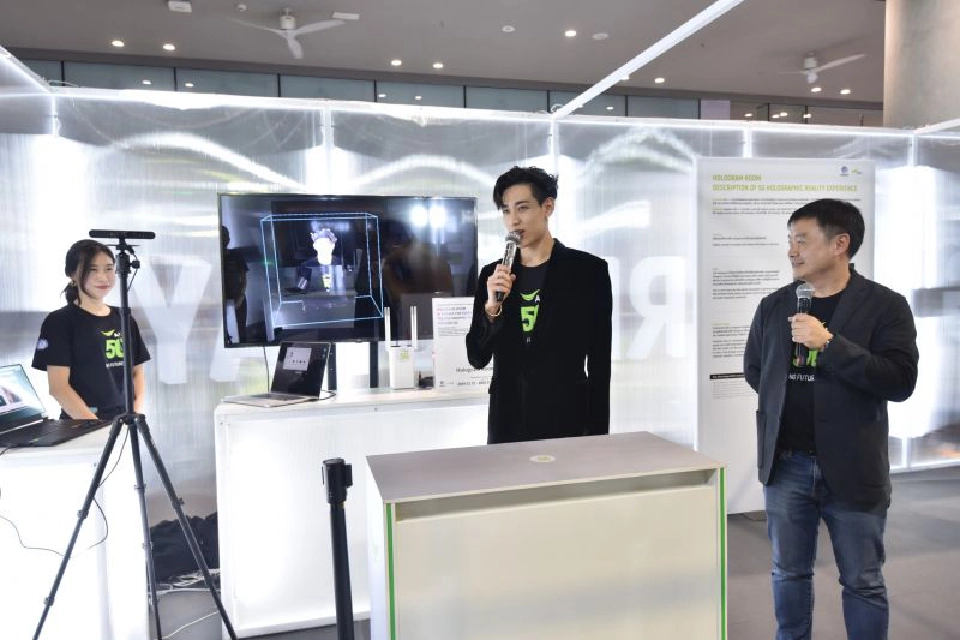 เอไอเอส บุกสามย่านมิตรทาวน์