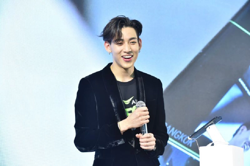 เอไอเอส บุกสามย่านมิตรทาวน์