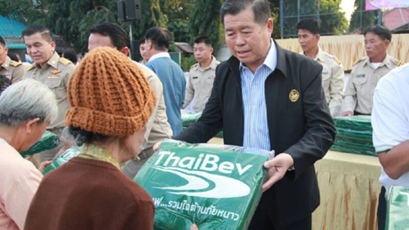 นิพนธ์ ขึ้นเหนือมอบผ้าห่มกันหนาว ติดตามปัญหาหมอกควันไฟป่า นิพนธ์ ขึ้นเหนือมอบผ้าห่มกันหนาว ติดตามปัญหาหมอกควันไฟป่า