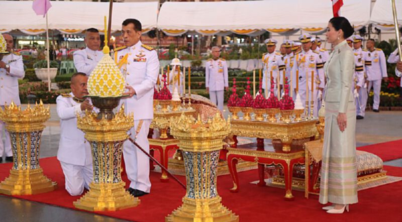 ในหลวง-พระราชินี ทรงถวายราชสักการะสมเด็จพระเจ้าตากสินมหาราช ในหลวง-พระราชินี ทรงถวายราชสักการะสมเด็จพระเจ้าตากสินมหาราช
