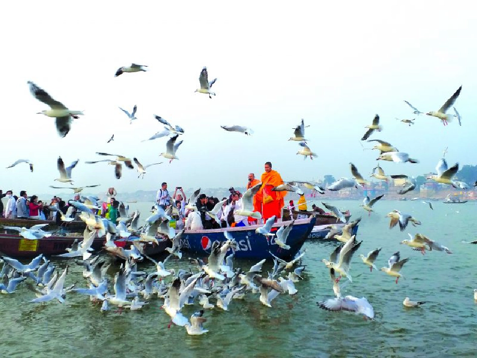 พาราณสีเมืองโบราณ 4,000 ปี ล่องแม่น้ำคงคา อิ่มบุญสังเวชนียสถาน