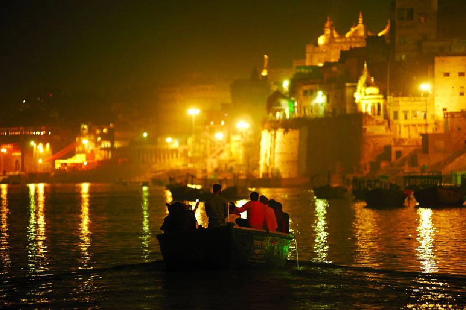 พาราณสีเมืองโบราณ 4,000 ปี ล่องแม่น้ำคงคา อิ่มบุญสังเวชนียสถาน