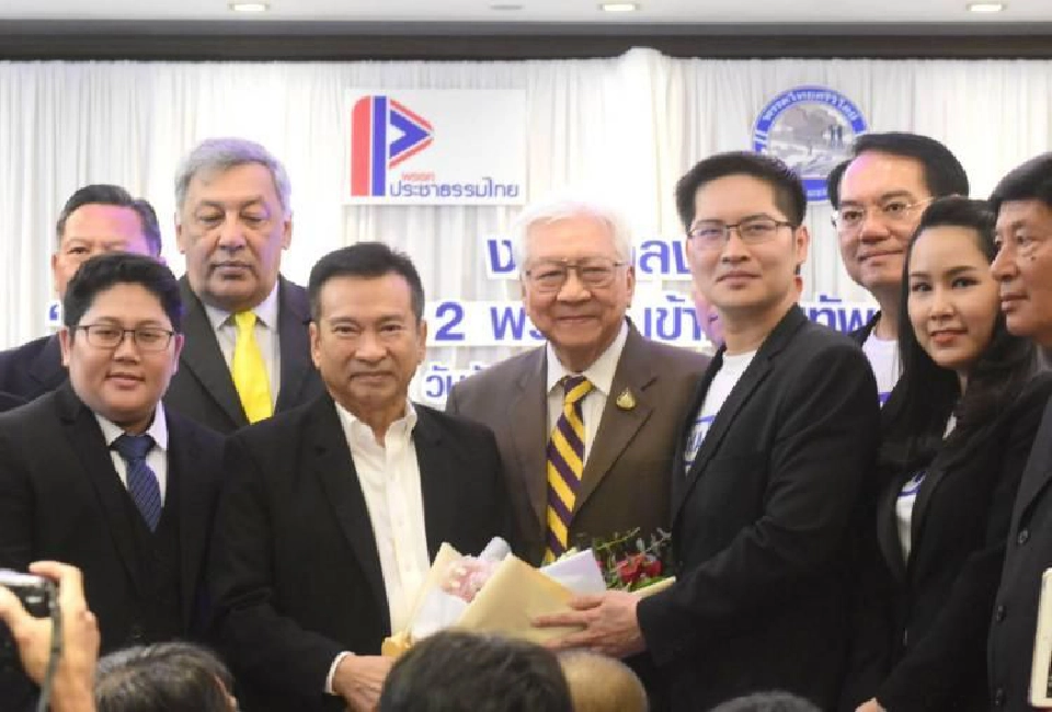  “มงคลกิตติ์-พิเชษฐ์” ยุบฝ่ายค้านอิสระ ซบรัฐบาล 