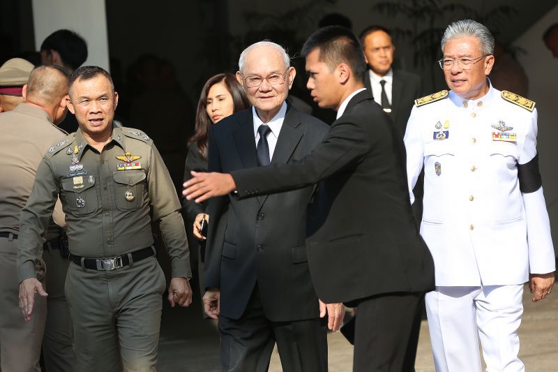  “พล.อ.สุรยุทธ์”อัญเชิญน้ำหลวงอาบศพพระราชทานบิดานายกฯ 