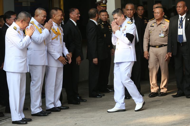  “พล.อ.สุรยุทธ์”อัญเชิญน้ำหลวงอาบศพพระราชทานบิดานายกฯ 