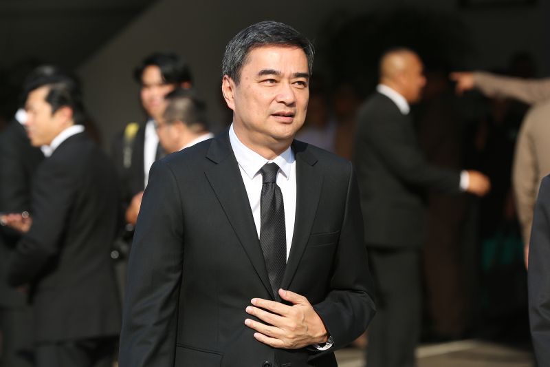  “พล.อ.สุรยุทธ์”อัญเชิญน้ำหลวงอาบศพพระราชทานบิดานายกฯ 