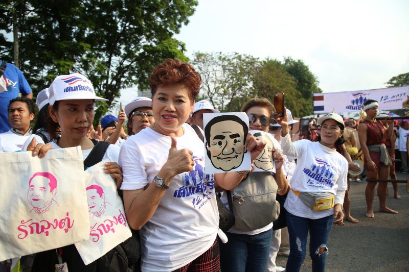"วัดกำลัง" เดินเชียร์ลุง พบ วิ่งไล่ลุง