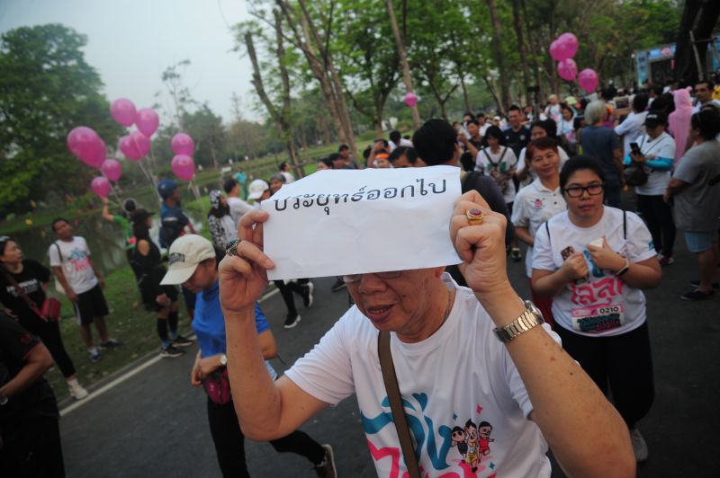 "วัดกำลัง" เดินเชียร์ลุง พบ วิ่งไล่ลุง