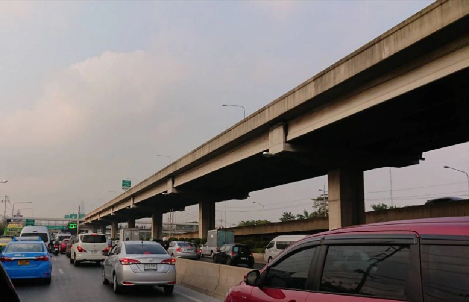 เช็คคุณภาพอากาศเช้านี้ “6 เขตกทม.-นนทบุรี” รับศึกหนักฝุ่นพิษ