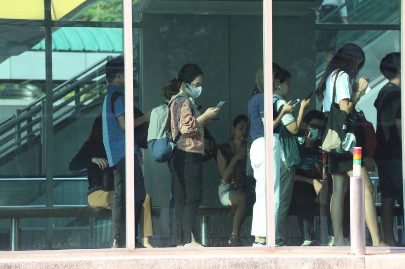 ประมวลภาพ คนกรุงตื่นตัว สวม "หน้ากาก” สู้ฝุ่น
