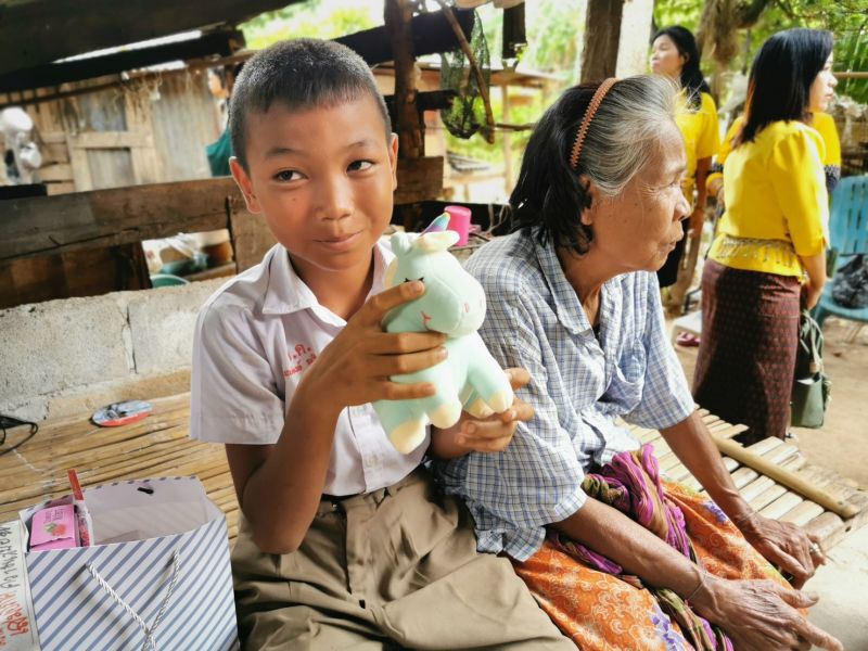 ผนึกกำลังครูท้องถิ่น ช่วยนร.ยากจน 9.7หมื่นคน