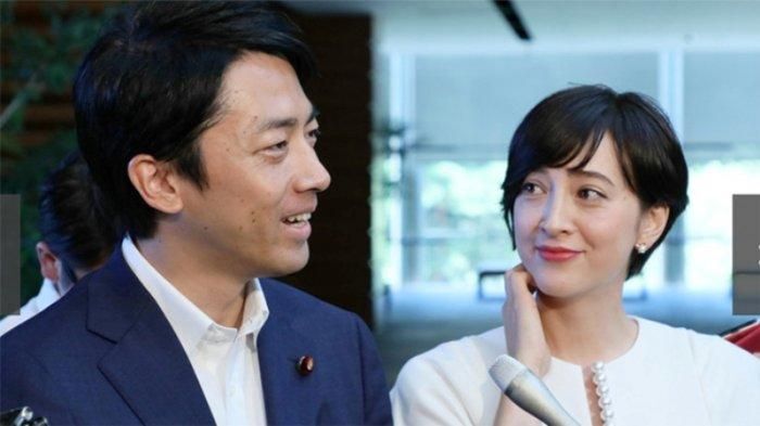 ชินจิโร โคอิซูมิ และ คริสเทล ทากิกาว่า ภรรยาผู้ประกาศข่าวชื่อดังของญี่ปุ่น